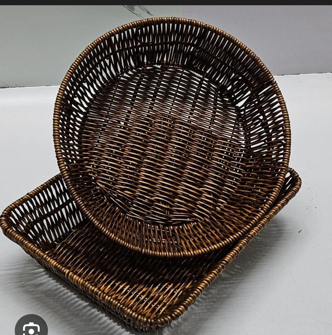Multi-purpose water proof Reed woven baskets  ideal for fruits, leaving room,washroom,office etc.. Size ; round  & rectangular 28cm diameter