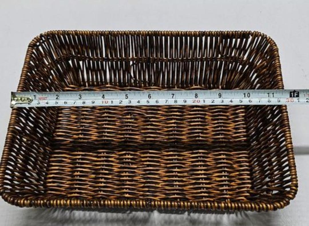 Multi-purpose water proof Reed woven baskets  ideal for fruits, leaving room,washroom,office etc.. Size ; round  & rectangular 28cm diameter