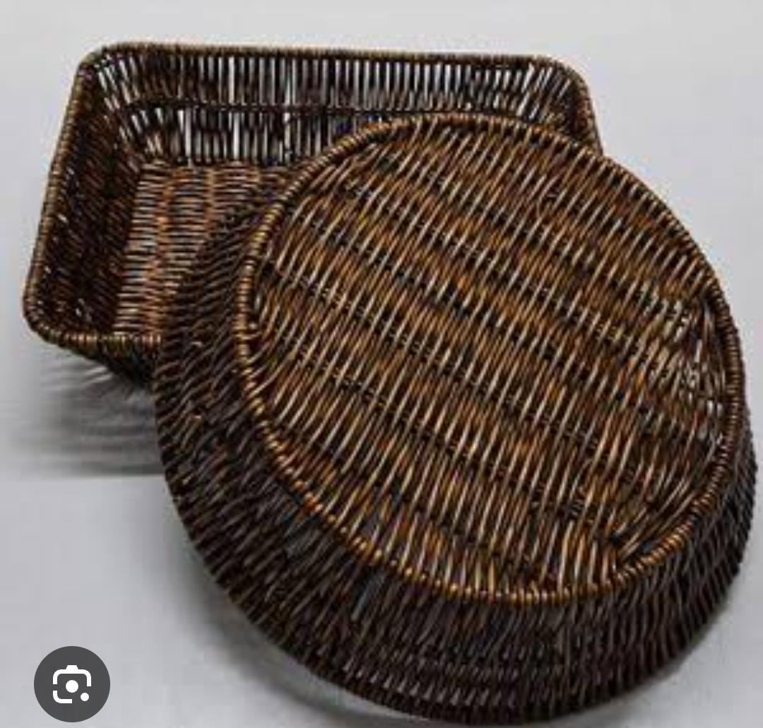 Multi-purpose water proof Reed woven baskets  ideal for fruits, leaving room,washroom,office etc.. Size ; round  & rectangular 28cm diameter