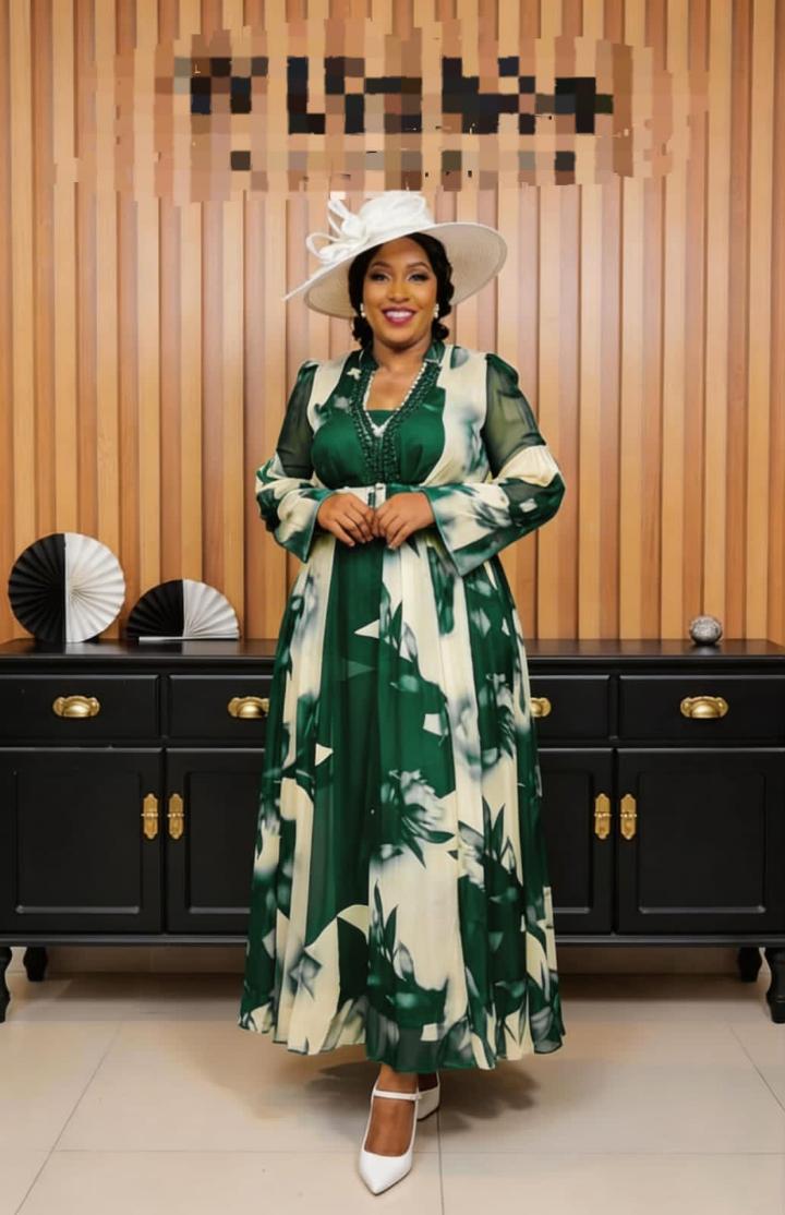 Beautiful maxi dress, 
Make me your plug and you will never regret 💕💕Beautiful chiffon dresses have just landed Don't miss out on this pretty Sizes 40 to 48(46 to 54)