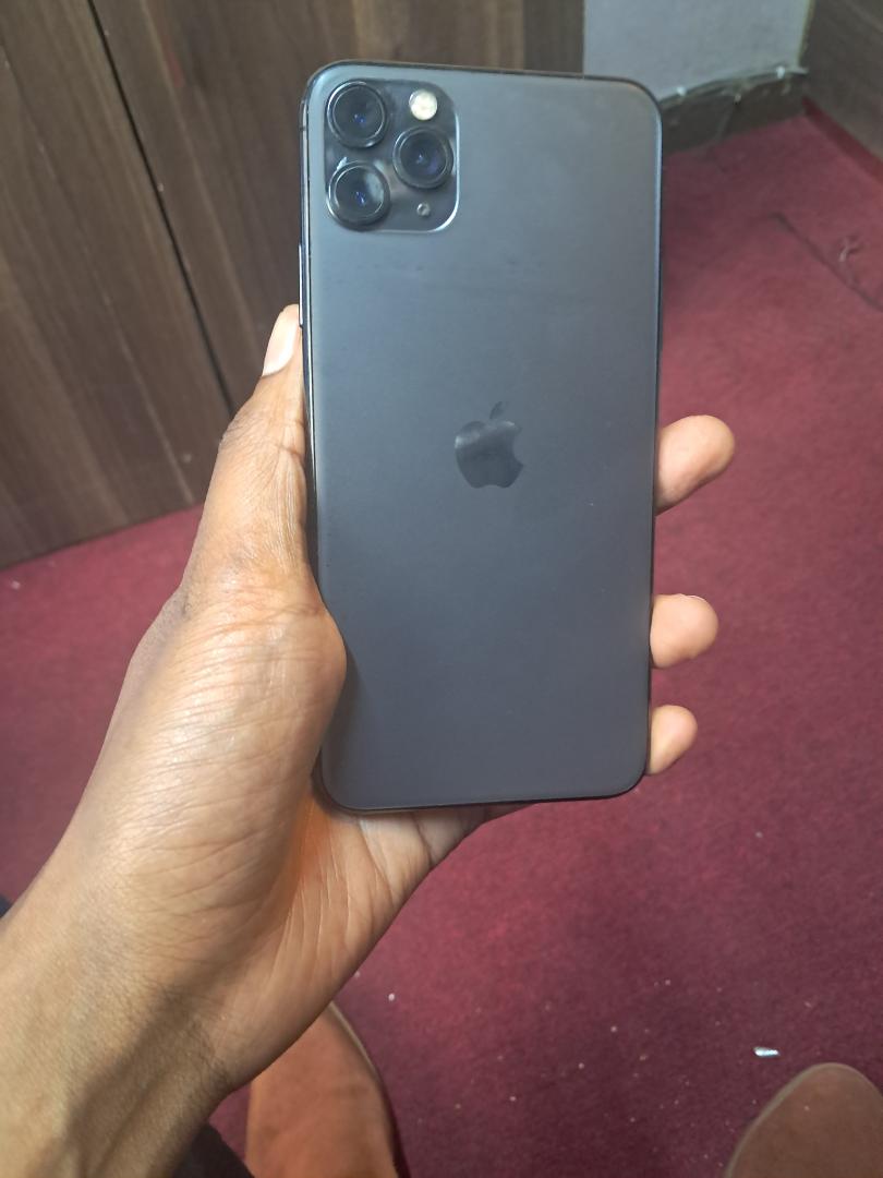 ​REFURBISHED IPHONE 11 PRO MAX 256GB | 6.5" OLED | TRIPLE CAMERA 12MP | SMOOTH A13 BIONIC PERFORMANCE (Face ID and NO FACE ID