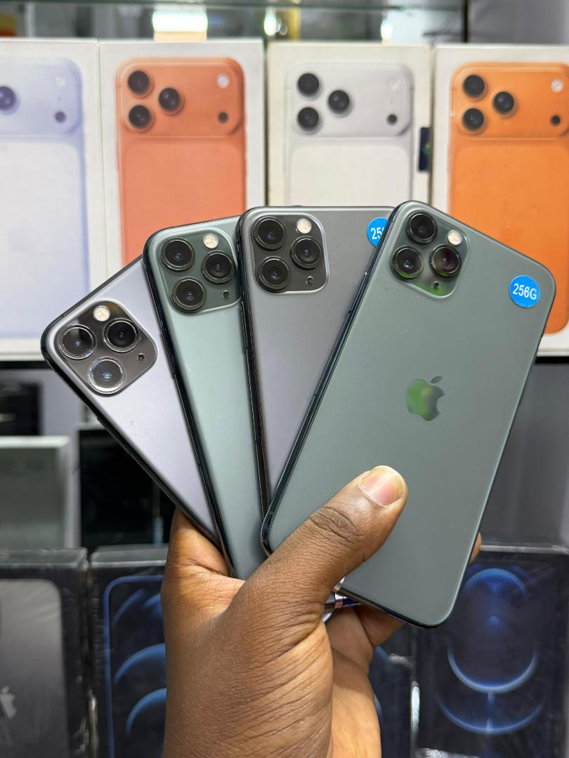 ​REFURBISHED IPHONE 11 PRO MAX 256GB | 6.5" OLED | TRIPLE CAMERA 12MP | SMOOTH A13 BIONIC PERFORMANCE (Face ID and NO FACE ID