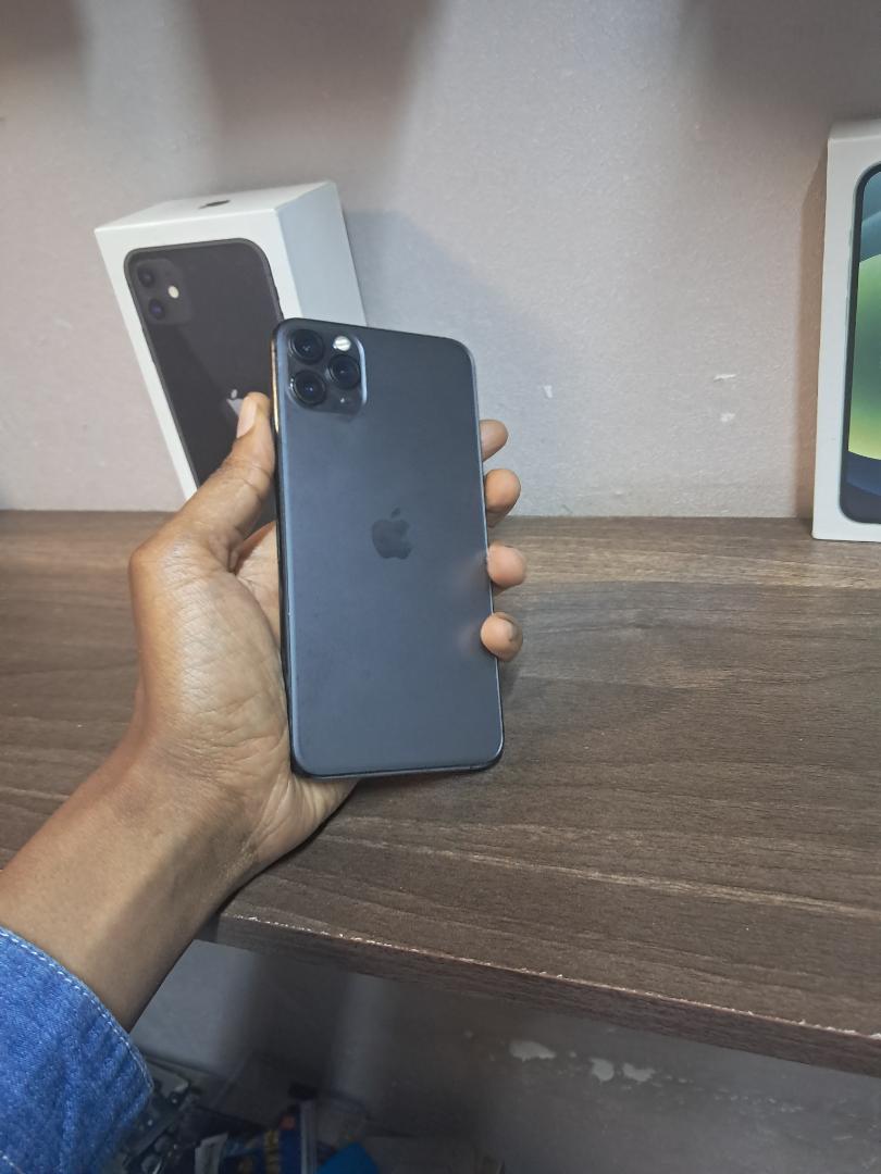 ​REFURBISHED IPHONE 11 PRO MAX 256GB | 6.5" OLED | TRIPLE CAMERA 12MP | SMOOTH A13 BIONIC PERFORMANCE (Face ID and NO FACE ID