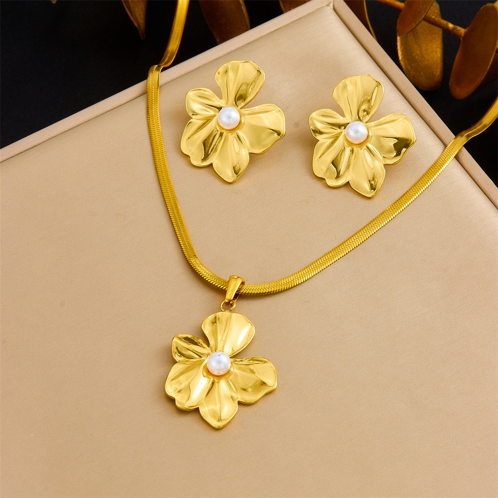 Fashion Light Luxury Style Emerald Green Cubic Sugar Zircon Pendant Collarbone Chain Necklace Earrings Bracelet Jewelry Set