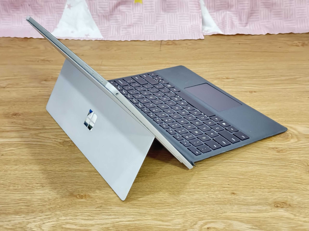 KILICERTIFIED Microsoft Surface Pro 5 Touchscreen Intel Core i5 7th Gen 8GB RAM 256GB SSD 2 in 1 Laptop | 40080 mWh Battery | Detachable keyboard | Windows 11 | Student and Work Professional Laptop