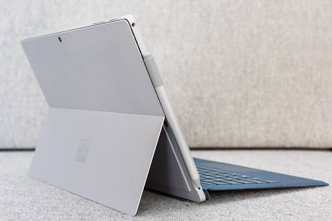 KILICERTIFIED Microsoft Surface Pro 5 Touchscreen Intel Core i5 7th Gen 8GB RAM 256GB SSD 2 in 1 Laptop | 40080 mWh Battery | Detachable keyboard | Windows 11 | Student and Work Professional Laptop