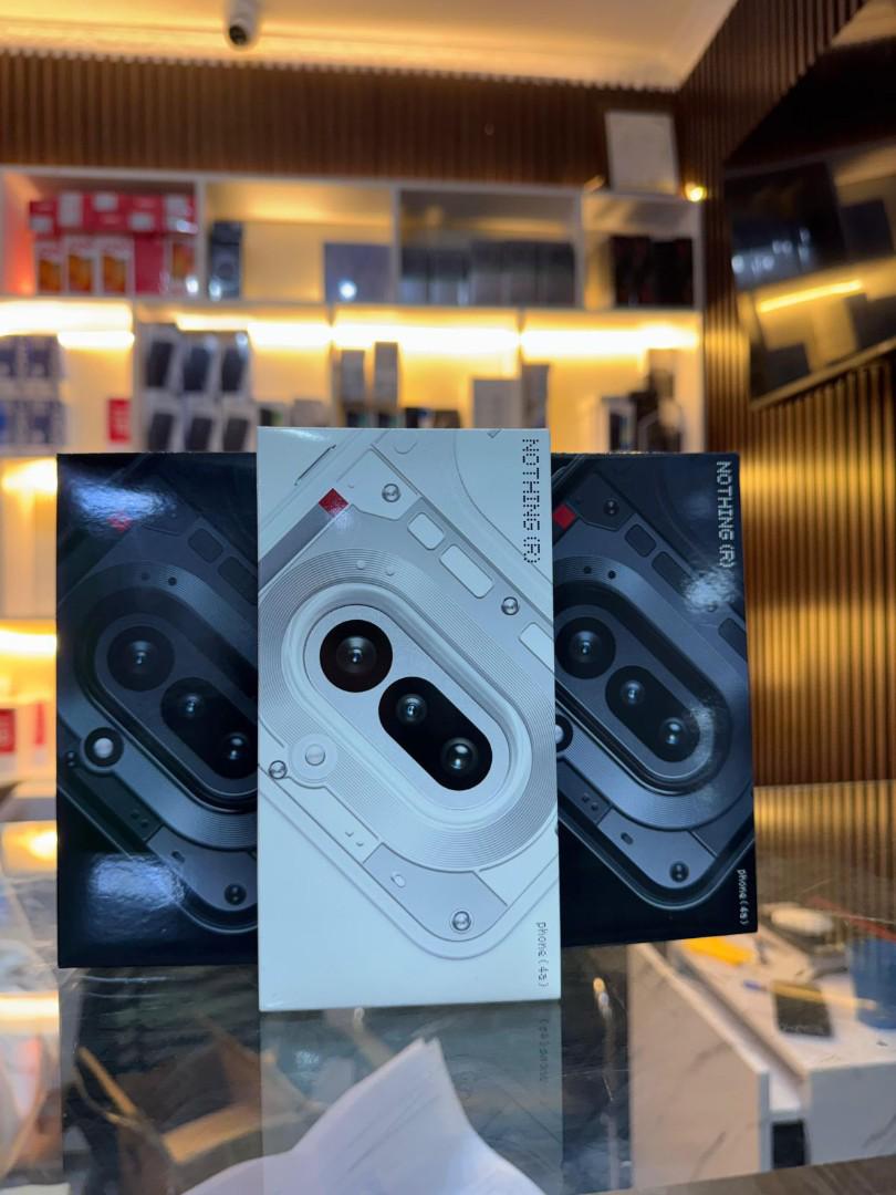 Brand-new 🔥🔥Nothing phone 3a lite 8GB RAM 256GB storage ;5G enabled ,6.77 inch 120Hz AMOLED display ,MediaTek dimensity 7300pro processor ,50MP triple rear camera ,5000mAh battery with 33W charging.