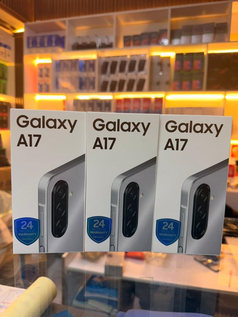 Brandnew 🔥🔥 Samsung galaxy A17  6.7" 128GB ROM +4GB RAM ,5000mAh ,50MP +13MP camera ,octa-core super AMOLED fingerprint on the side,5000mAh 25W type C charge AI smartphone.