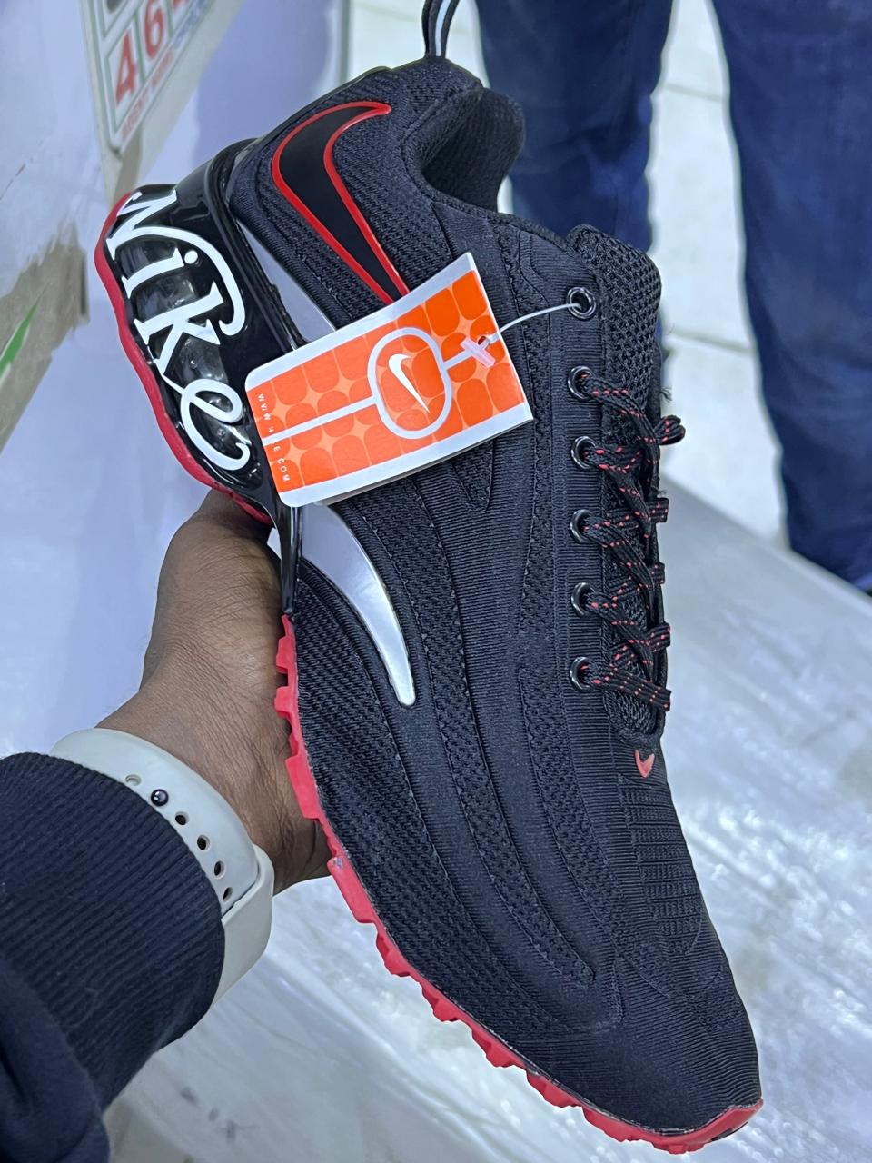 Nike sneakers, Air Max 95, running shoes, unisex sneakers, trendy trainers, comfortable sports shoes, breathable sneakers, streetwear shoes