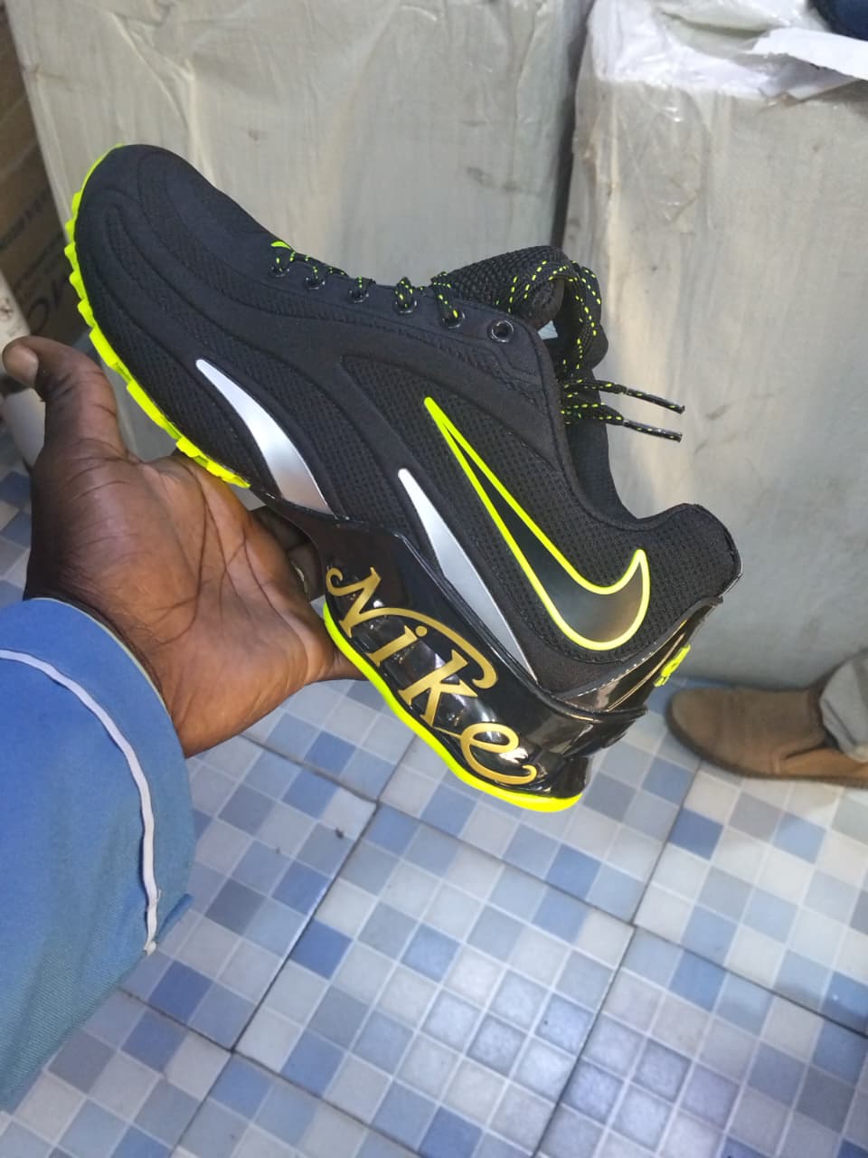 Nike sneakers, Air Max 95, running shoes, unisex sneakers, trendy trainers, comfortable sports shoes, breathable sneakers, streetwear shoes