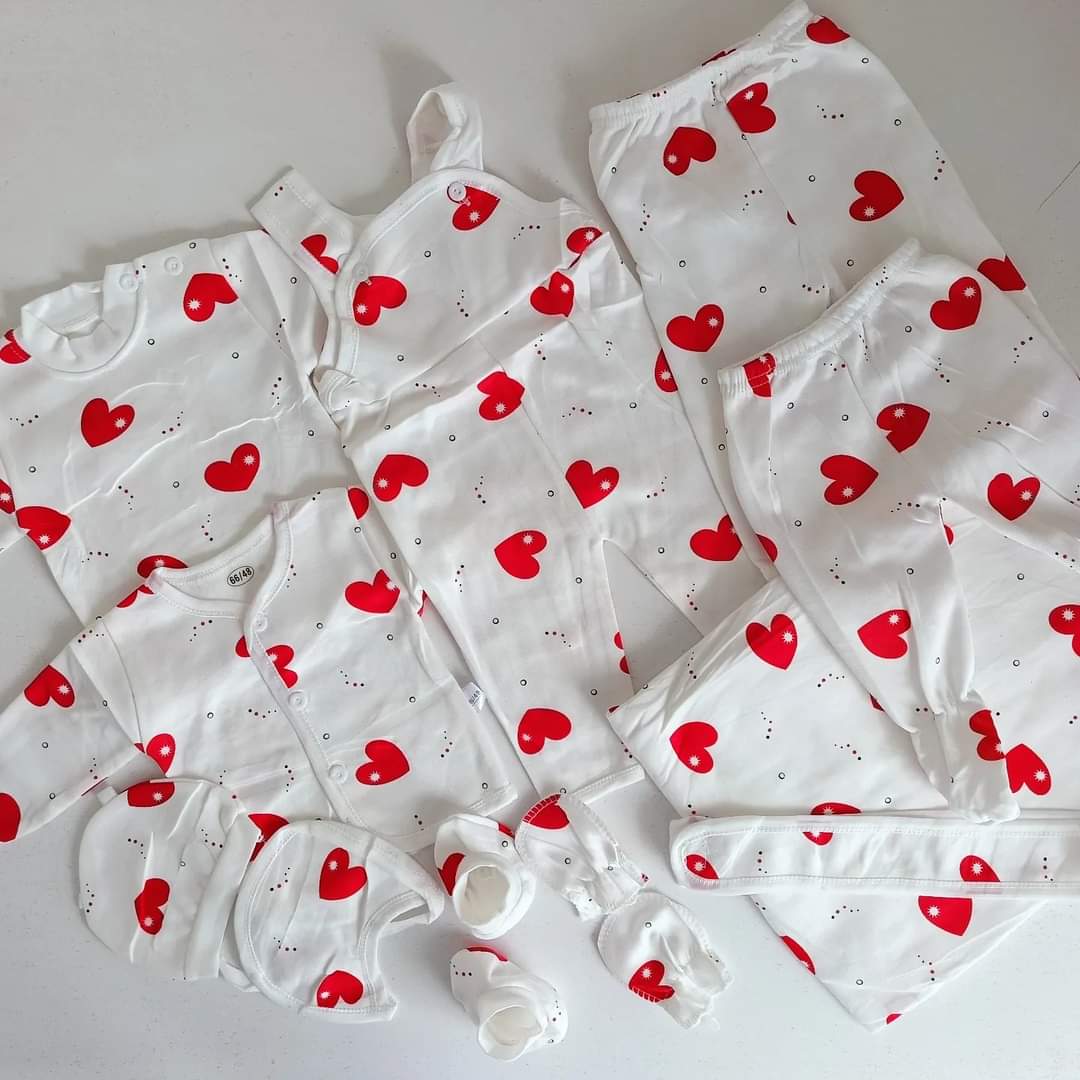 lucky star 11 pieces unisex baby receiving clothes set,soft newborn essentials for boys and girls.it includes body suits, mittens,socks and more.perfect baby shower gift for new parents.Gender-neutral
