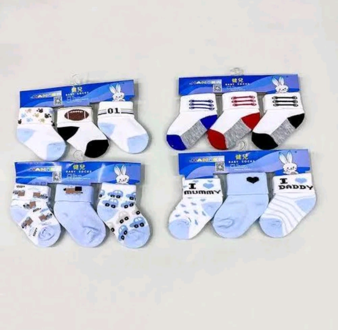 6 PAIRS  set of baby socks .perfect for newborns up to 12 months.