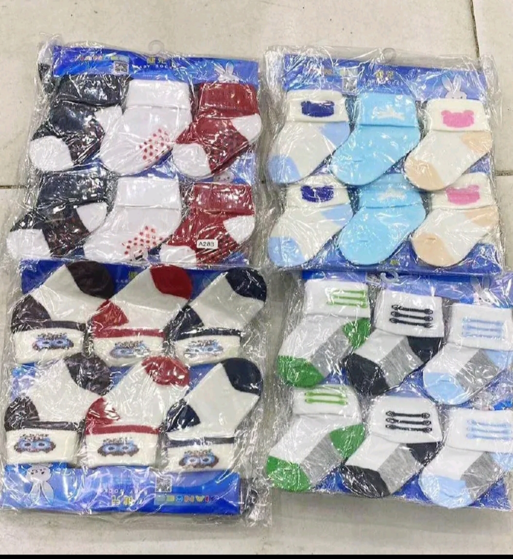 6 PAIRS  set of baby socks .perfect for newborns up to 12 months.