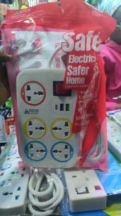 High astra with USB port,5way,commonly used in homes, offices, and workshops for providing power to multiple electronic devices. They often come with safety features such as surge protection
