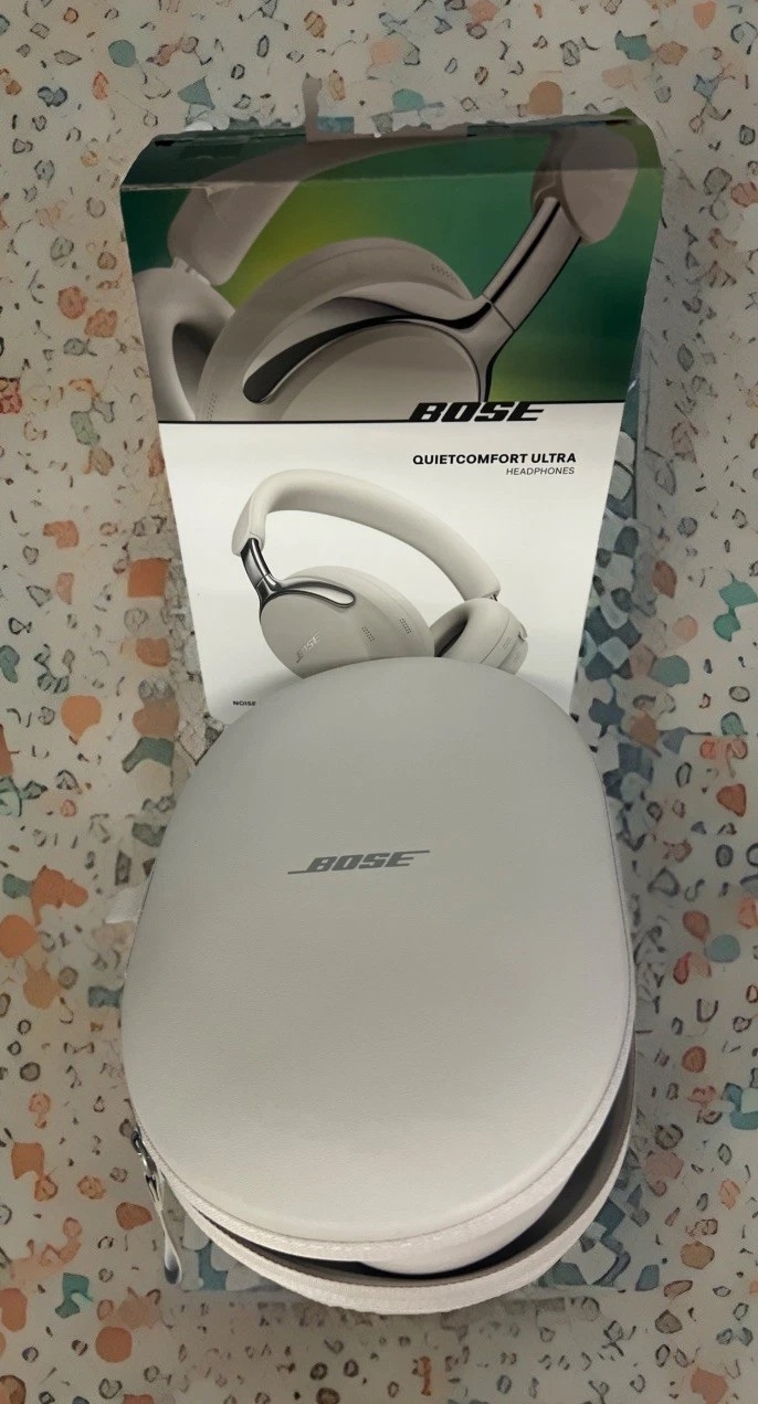 Bose QuietComfort Wireless Headphones - Noise Cancelling, Bluetooth, Black, with a carrying case