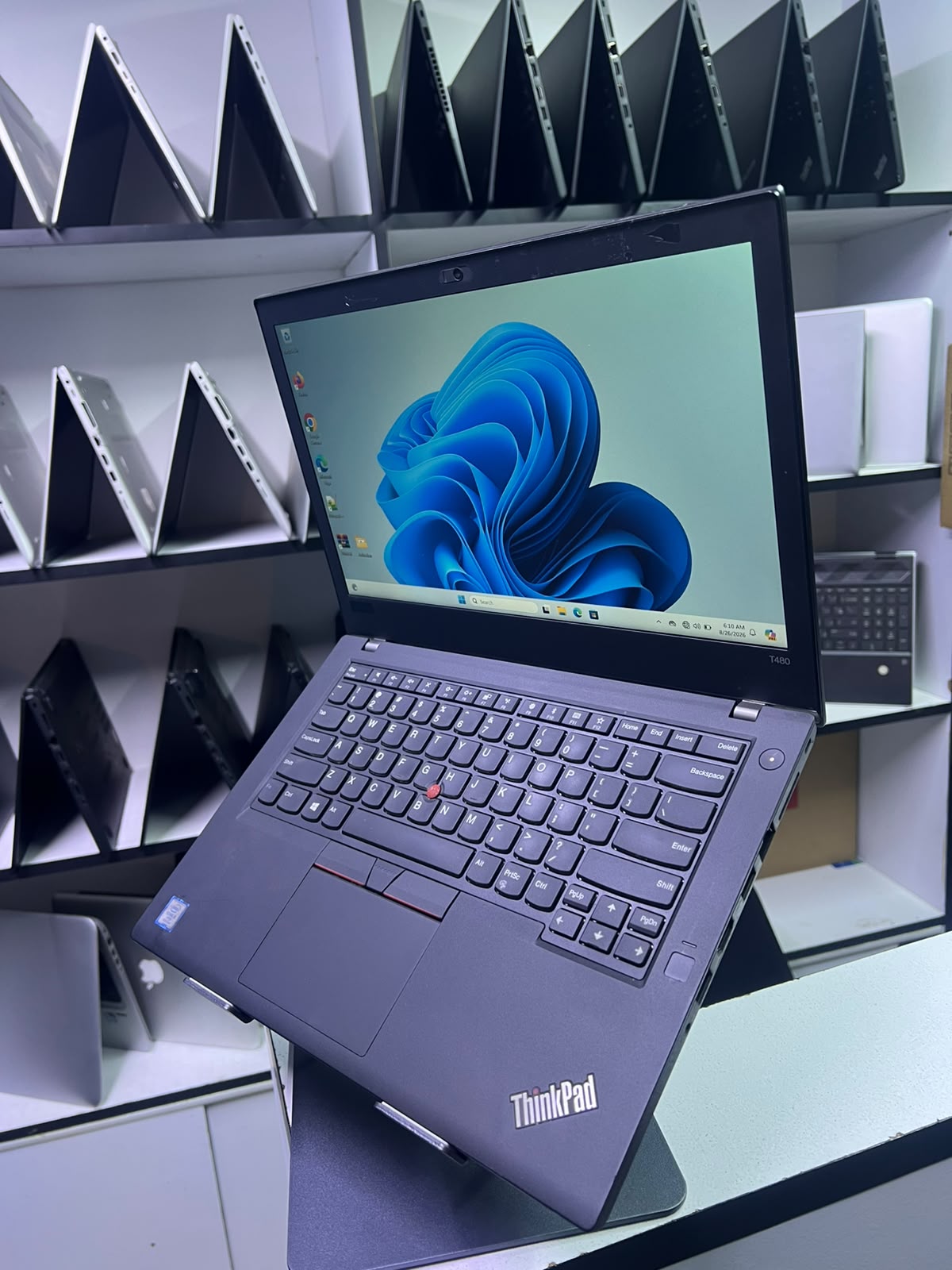 OFFER REFURBISHED Lenovo ThinkPad T480 Laptop Intel Core i5 8th Gen, 8GB RAM, 256GB SSD, 14 Inch Full HD TOUCHSCREEN Display, Windows 11 Pro with a FREE LAPTOP BAG AND WIRELESS MOUSE