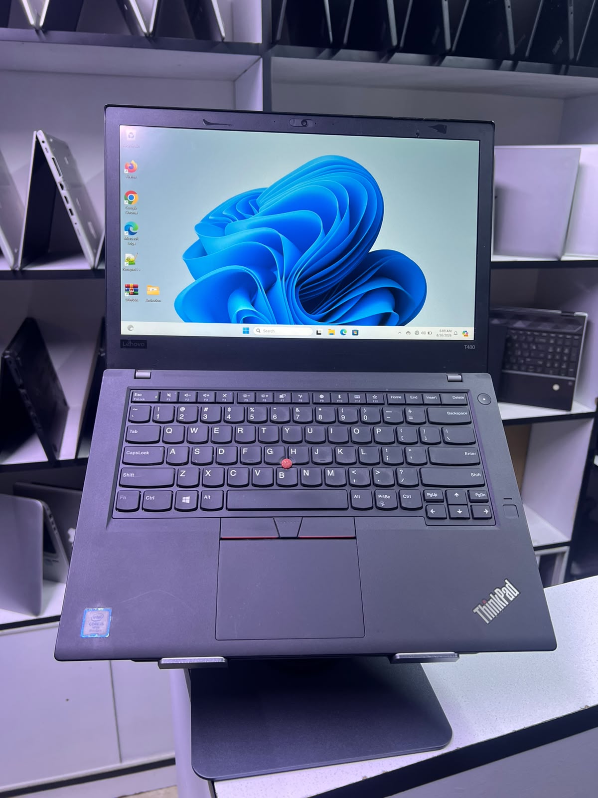 OFFER REFURBISHED Lenovo ThinkPad T480 Laptop Intel Core i5 8th Gen, 8GB RAM, 256GB SSD, 14 Inch Full HD TOUCHSCREEN Display, Windows 11 Pro with a FREE LAPTOP BAG AND WIRELESS MOUSE