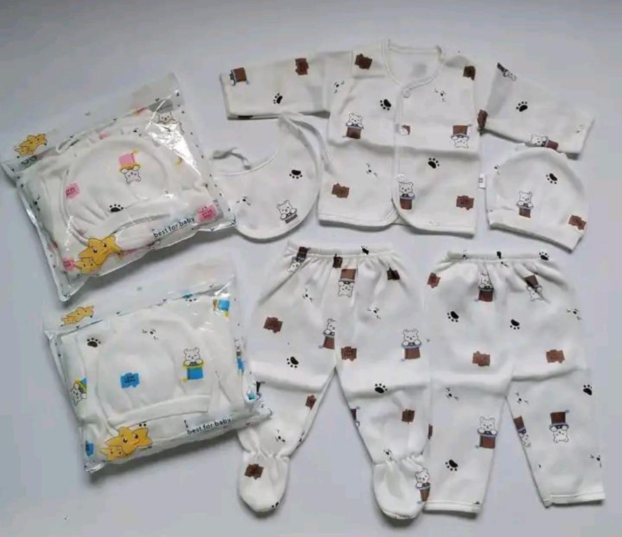 NEWBORN RECEIVING SET :::Diapers bag 5 in 1 +Baby blanket star fashion + warm woolen baby  wrapper dotted+Lucky Star baby suit 5 pieces + 2 baby muffins different colours + 3 newborn baby socks