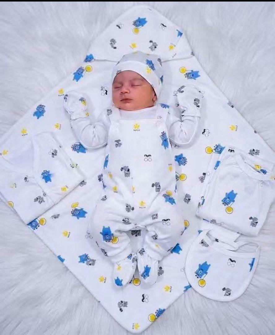 NEWBORN BABY ESSENTIALS::12 Newborn socks+1 dotted wrapper medium size +11 pieces baby suit+1 baby shawl+1 cotton lesso