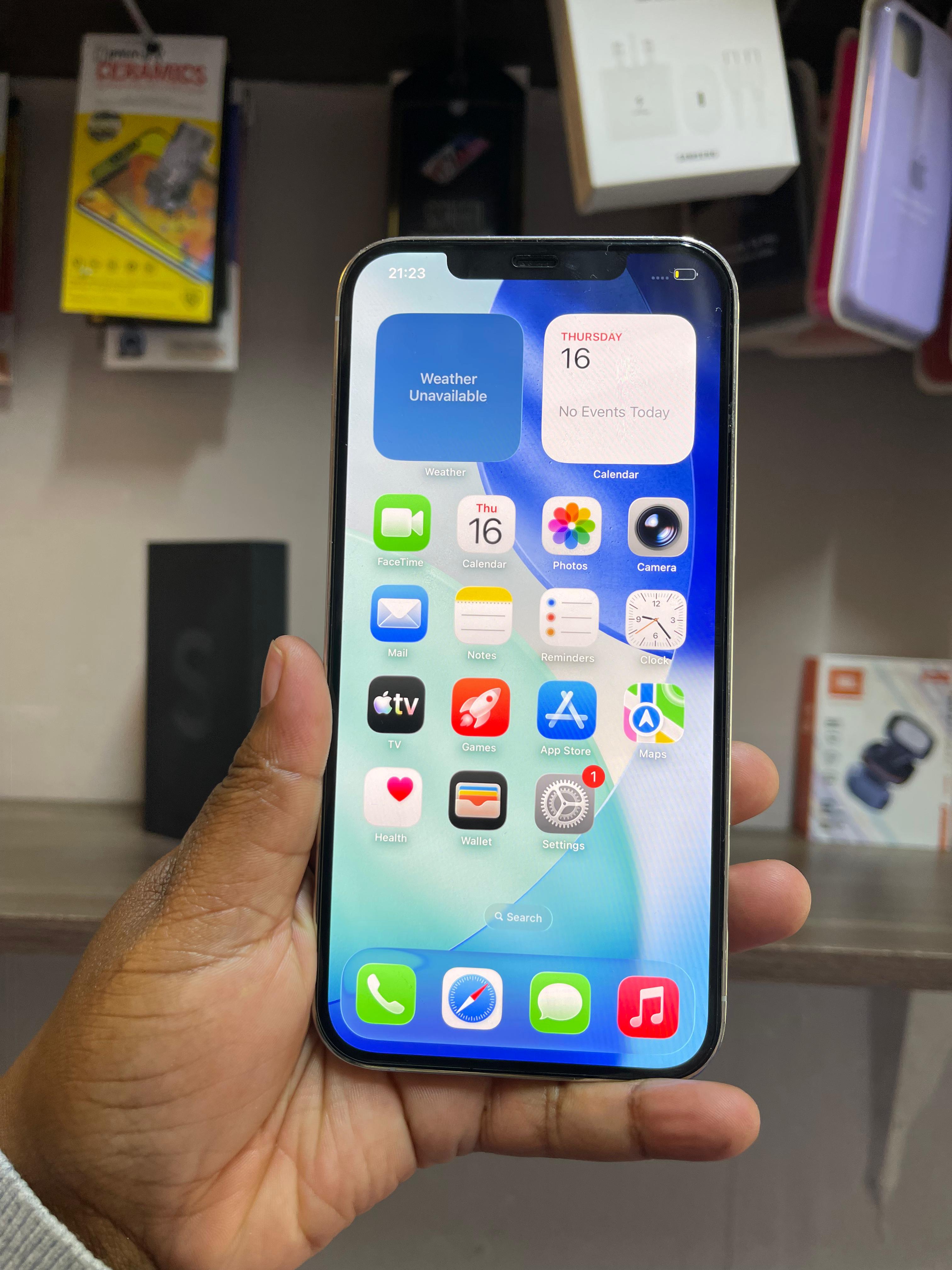 APPLE IPHONE 12 PRO MAX  512 GB  (CLEAN ) 6GB RAM 512GB ROM 12MP+12MP+12MP+AI QUAD CAMERA ( REFUBRISHED) FULLY TESTED  BAT 80% AND ABOVE