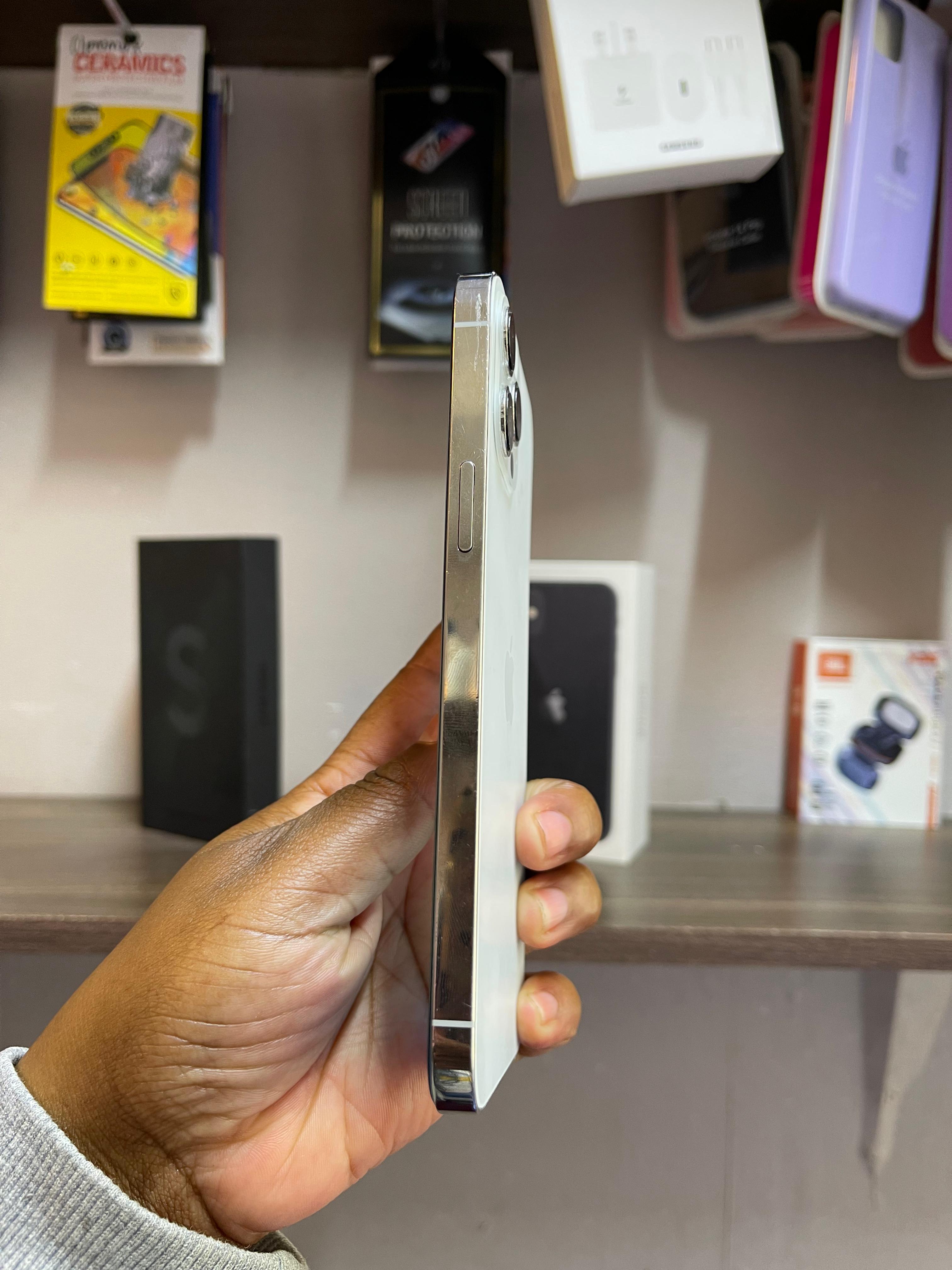 APPLE IPHONE 12 PRO MAX  512 GB  (CLEAN ) 6GB RAM 512GB ROM 12MP+12MP+12MP+AI QUAD CAMERA ( REFUBRISHED) FULLY TESTED  BAT 80% AND ABOVE
