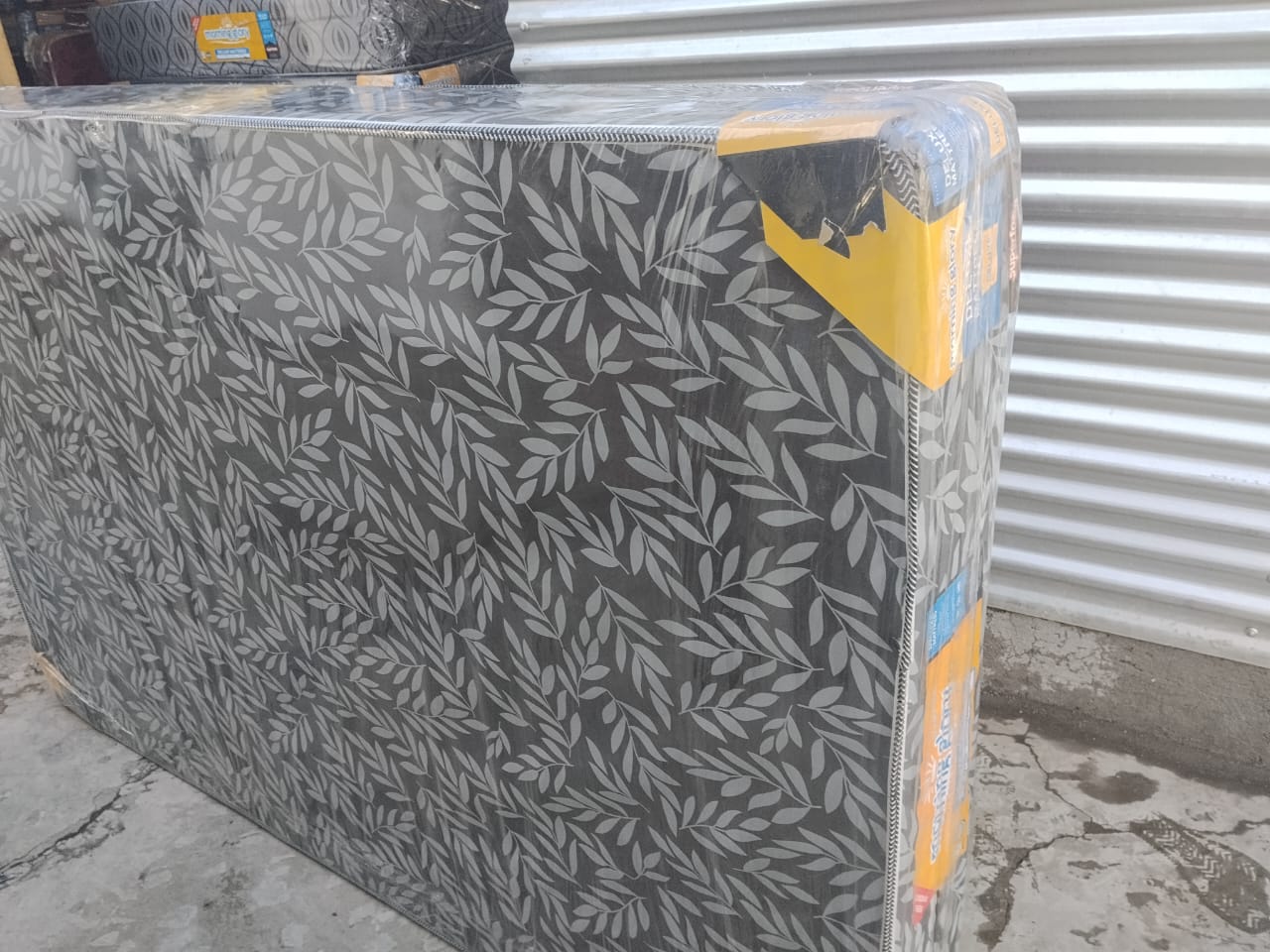 Plain 4×6×8 Inch High Density Mattress