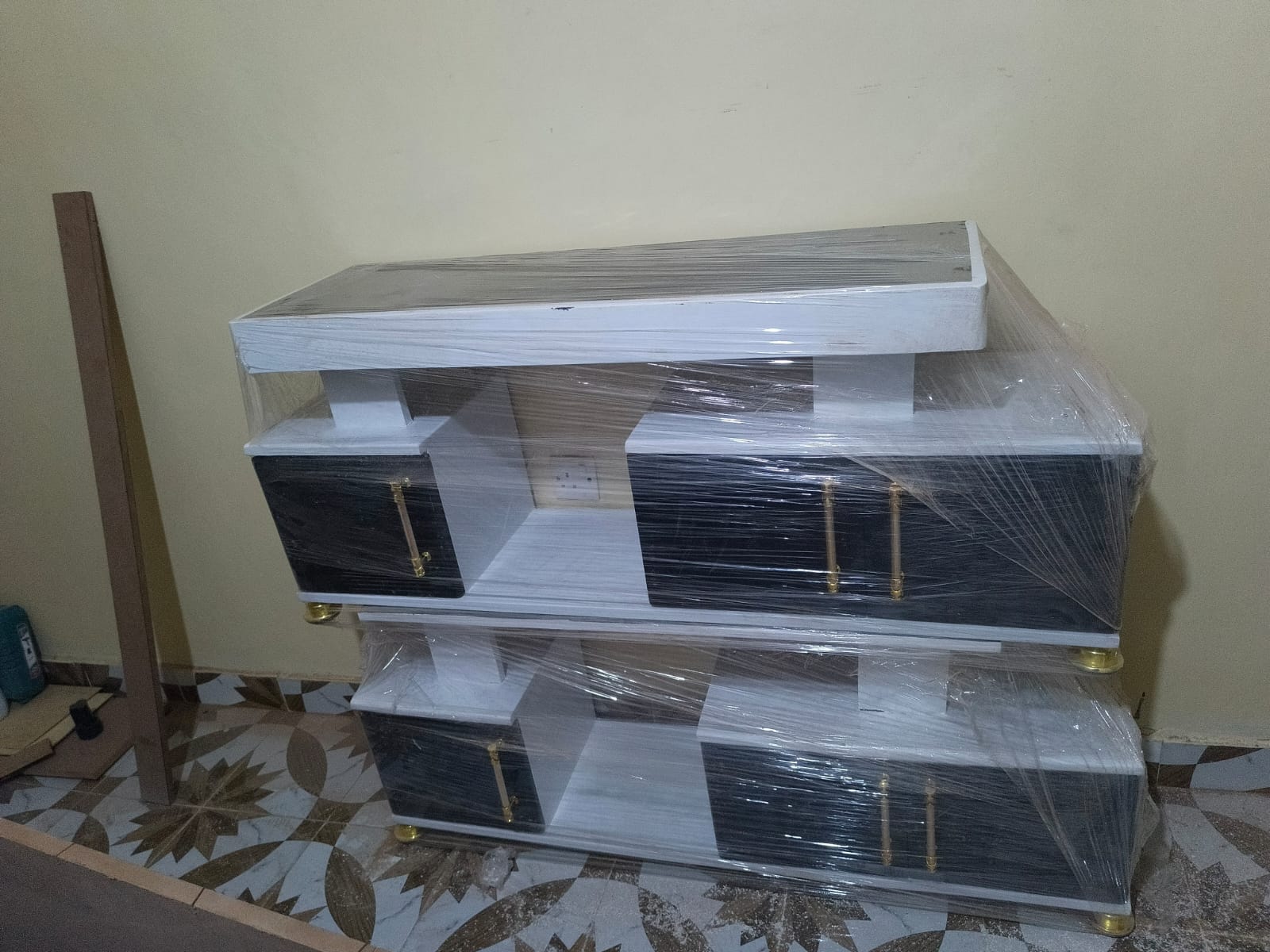 Instabul Executive Tv stand with LED lights