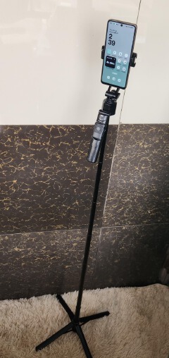 Q17 Smart Tracking Tripod