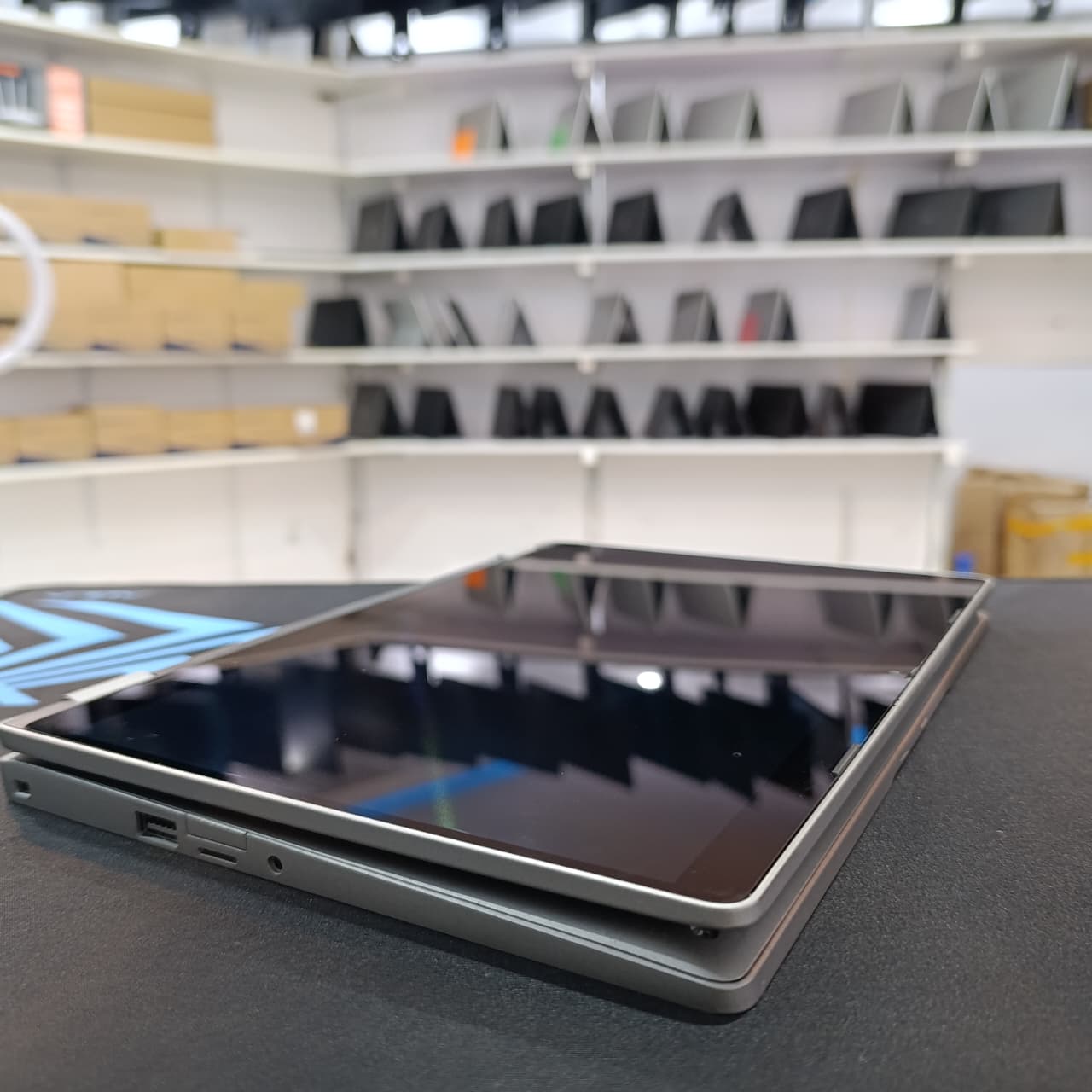 Latitude 5310 x360 2-in-1 Laptop - Core i5, 10TH GEN 8GB RAM, 256GB SSD, 13.3" Touchscreen, Grey
1.6 GHz Intel Core i5-10210U Quad-Core
8GB DDR4 RAM | 256GB M.2 NVMe SSD
13.3" 1920 x 1080 VA Touch