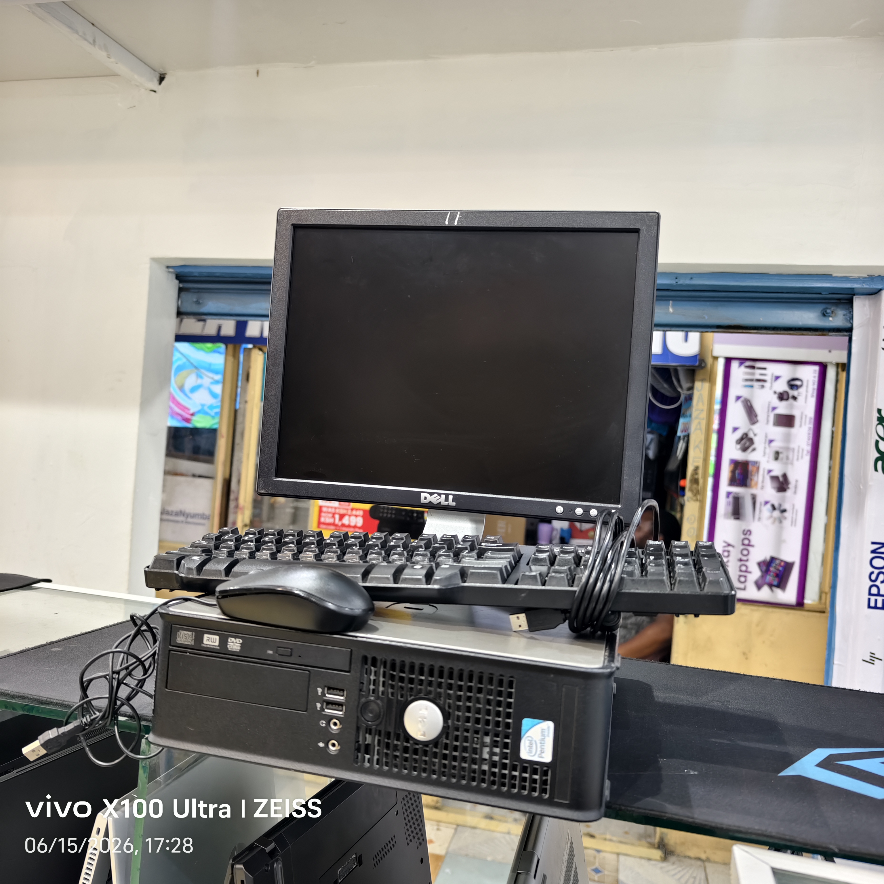 Dell OptiPlex 760/780 Desktop Computer – Intel Core 2 Duo | 2GB RAM | 160GB HDD | 15" Monitor | 3 Months Warranty

Upgrade your workspace with the reliable Dell OptiPlex 760/780 desktop computer.