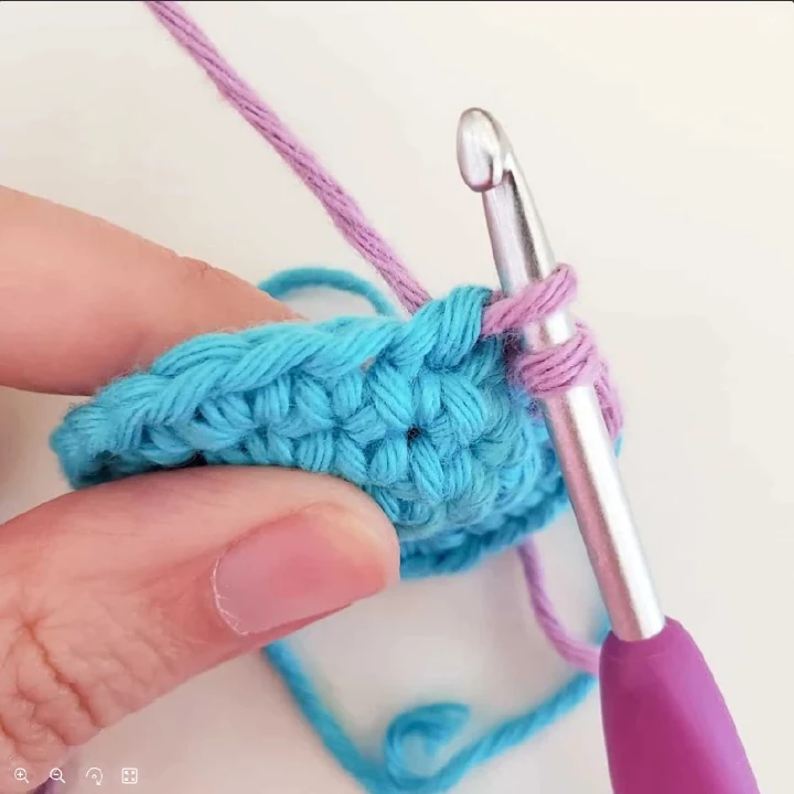 Crochet Ergonomic Rubber Handle Aluminum Crochet Hooks Soft Grip Knitting Needles Yarn Craft Tools Smooth Glide Stitch Hooks for Scarves Blankets Clothing DIY Crochet Projects Beginner Friendly
