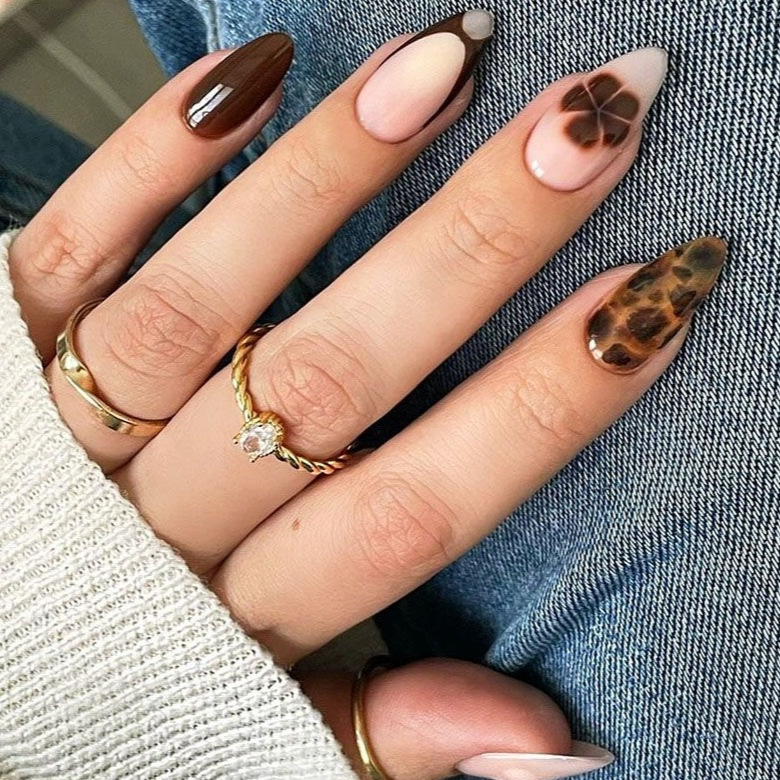 24Pcs Wearable French Fake Nails with Glue Simple Almond False Nails White Edge Design Short Full Cover Oval Nails Set Press On E0116 view 2