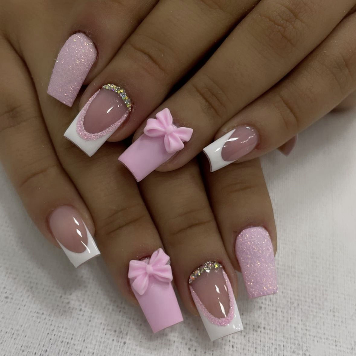24Pcs Short Almond White Bowknot French Press on Nails Sweet Bow Pearl Design Acrylic Fake Nails Full Cover French False Nail E0125