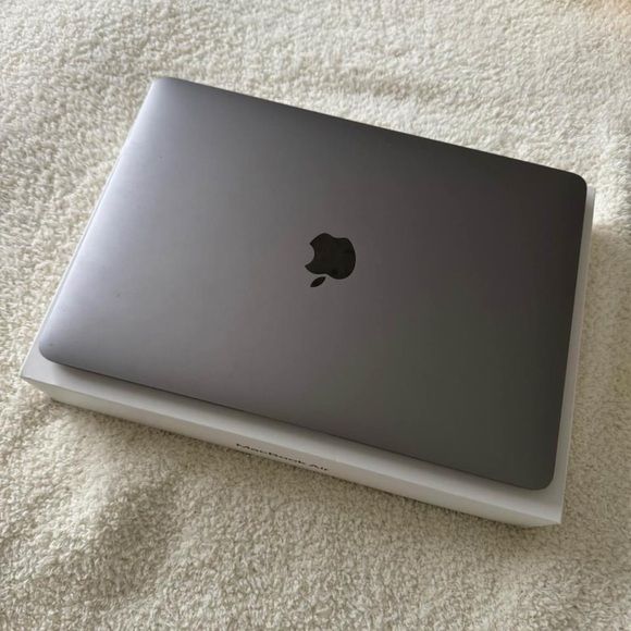 🔥 OFFER🔥MacBook  Air M1 2020 Apple Macbook Air M1 Chip 8GB RAM 256GB SSD 13.3" DisplayApple Macbook Air M1 Chip 8GB RAM 256GB SSD 13.3" Display SPACE GREY Apple Macbook Air M1 Chip 8GB RAM 256GB SSD