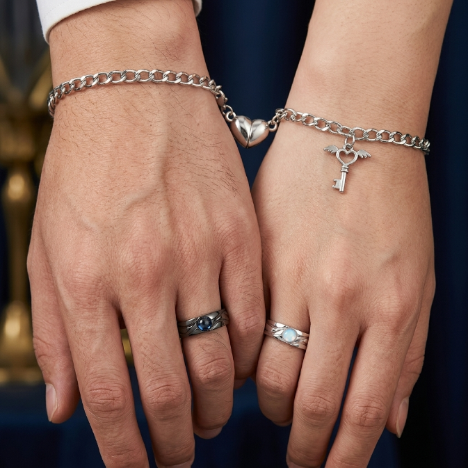 4Pcs Couple Jewelry Set 2Pcs Magnetic Heart Bracelets And 2Pcs Matching Promise Rings Alloy Couple Accessories With Gift Box For Valentines Day Anniversary And Couple Matching
