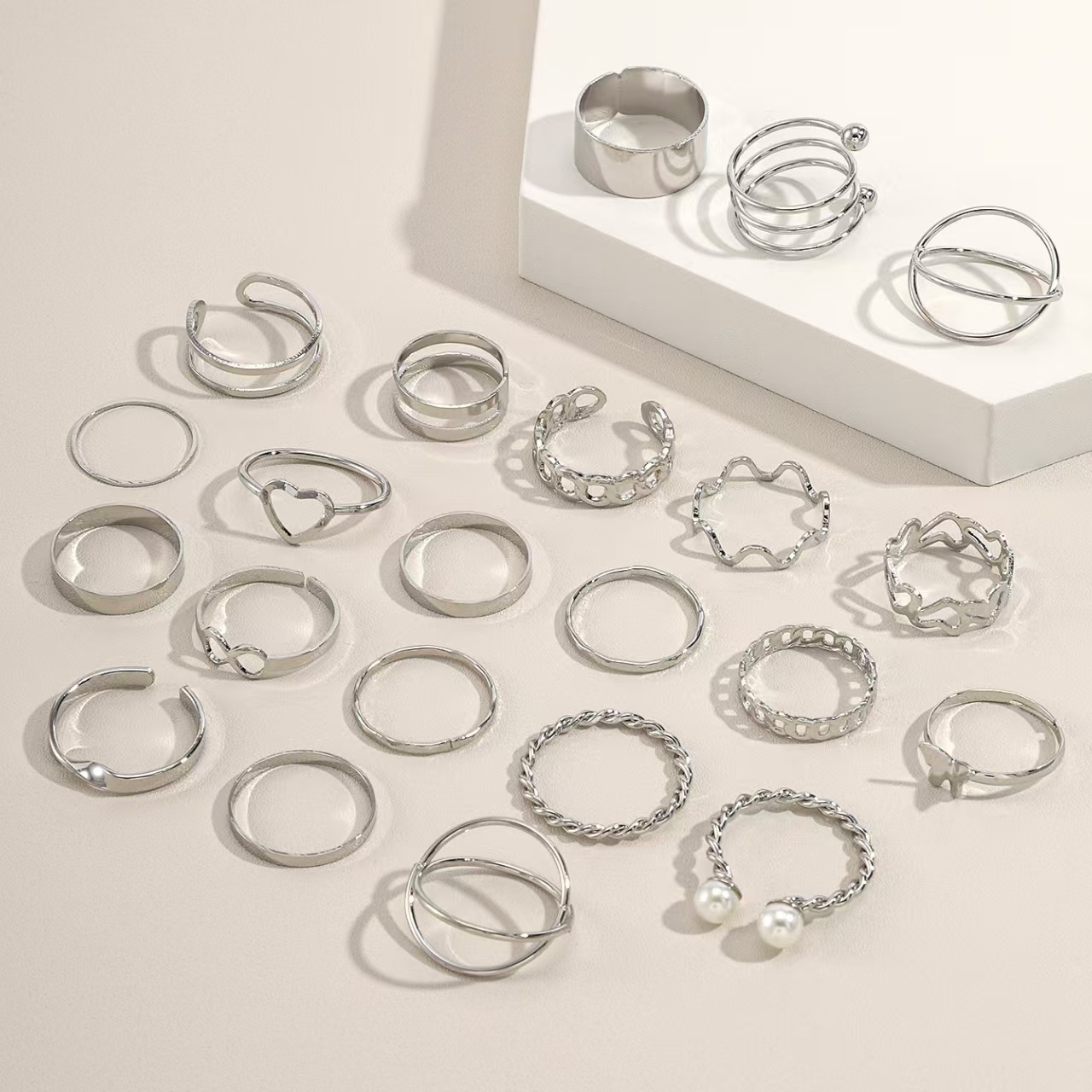 22PCS Women's Butterfly Rings Opening Multioint Rings Set Love Rings Female High Quality Accessories Women's Jewelry Set Used For Shooting Props Or Daily Wear