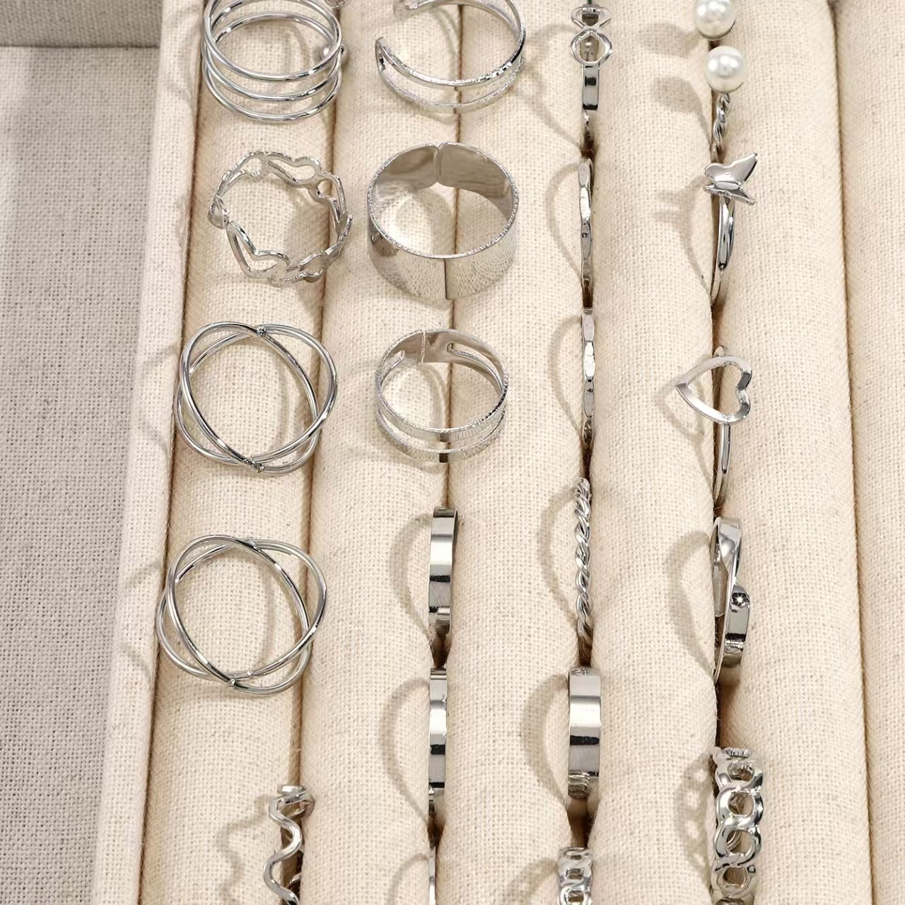 22PCS Women's Butterfly Rings Opening Multioint Rings Set Love Rings Female High Quality Accessories Women's Jewelry Set Used For Shooting Props Or Daily Wear
