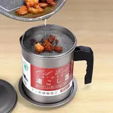 1.4L Strainer Oil Cooking Oil Filter Storage Oil Container Leakage Proof Oil Strainer Kitchen Oil Tank Cooking Oil Stainless-Steel Oil Filter Storage .Designed to remove food particles and impurities.