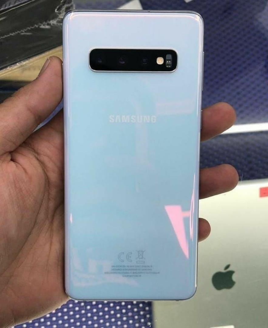Samsung Galaxy s10 (refurbished) DUAL SIM ,8GB RAM 512gb internal ,(WITHOUT FINGERPRINT) clean piece ,no dot or lines