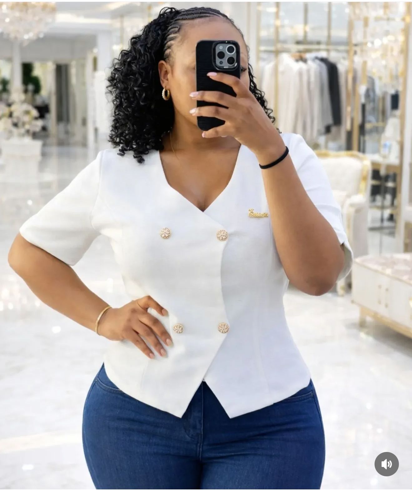 LADIES BEST QUALITY SWEATER TOPS STYLE WITH JEANS OR SKIRT AND SLAY. (HAS SMALL FITTING)