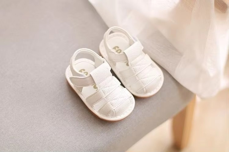 2026 New Squeaky Infant Toddler Walking Sandals Unisex Kids Closed Toe Non-Slip Soft Sole Summer