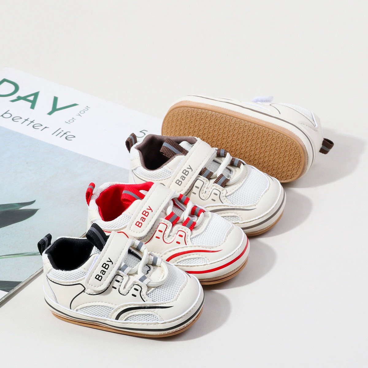 Preschool soft soled letter walking shoes are fashionable, versatile, and can't fall off the front step shoes