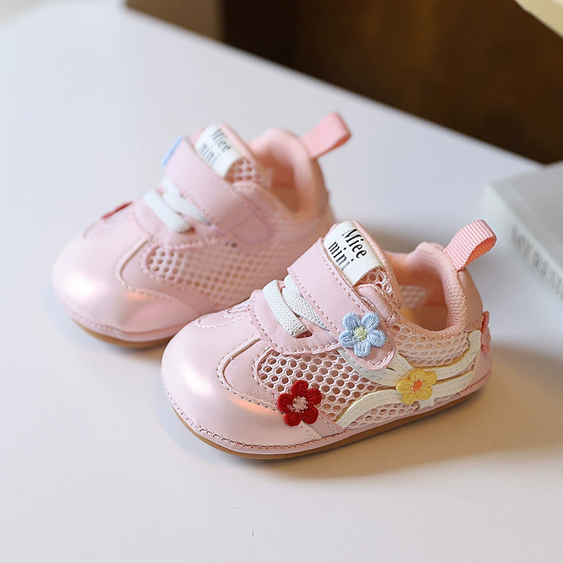 Spring and summer baby girls 0-12 months old, breathable and non slip mesh walking shoes with heels that do not fall off