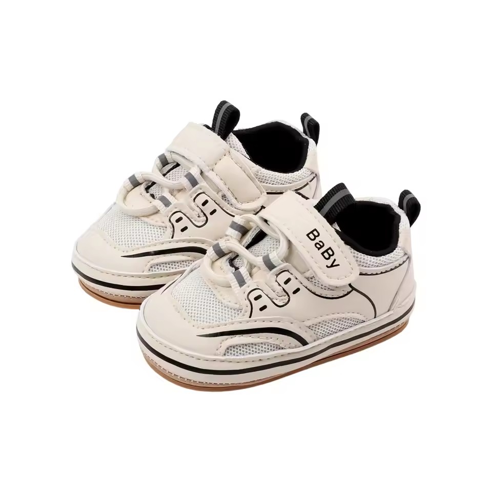 Preschool soft soled letter walking shoes are fashionable, versatile, and can't fall off the front step shoes