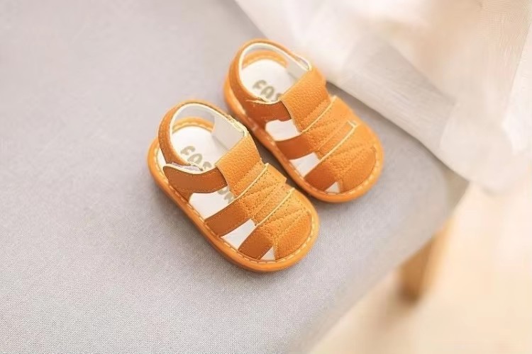 2026 New Squeaky Infant Toddler Walking Sandals Unisex Kids Closed Toe Non-Slip Soft Sole Summer