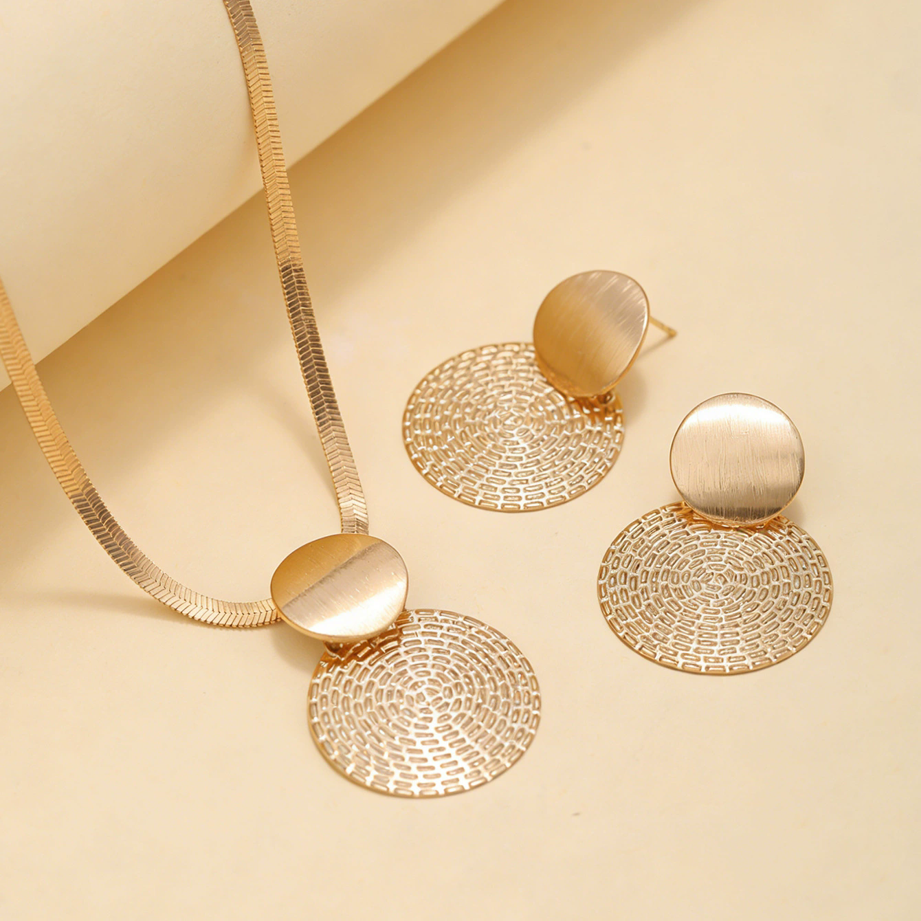 New Wine Red Cherry Gold Color Pendant Necklace For Women Personality Fashion Necklace Wedding Jewelry Birthday Gifts A-2070