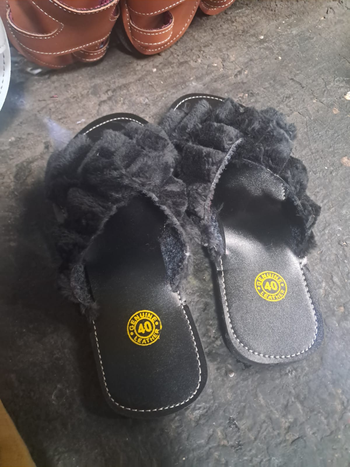 Premium High Quality Women’s Black Fluffy Fur Triple Strap Flat Sandals – Soft Comfortable Open Toe Slip-On Casual Fashion Slippers