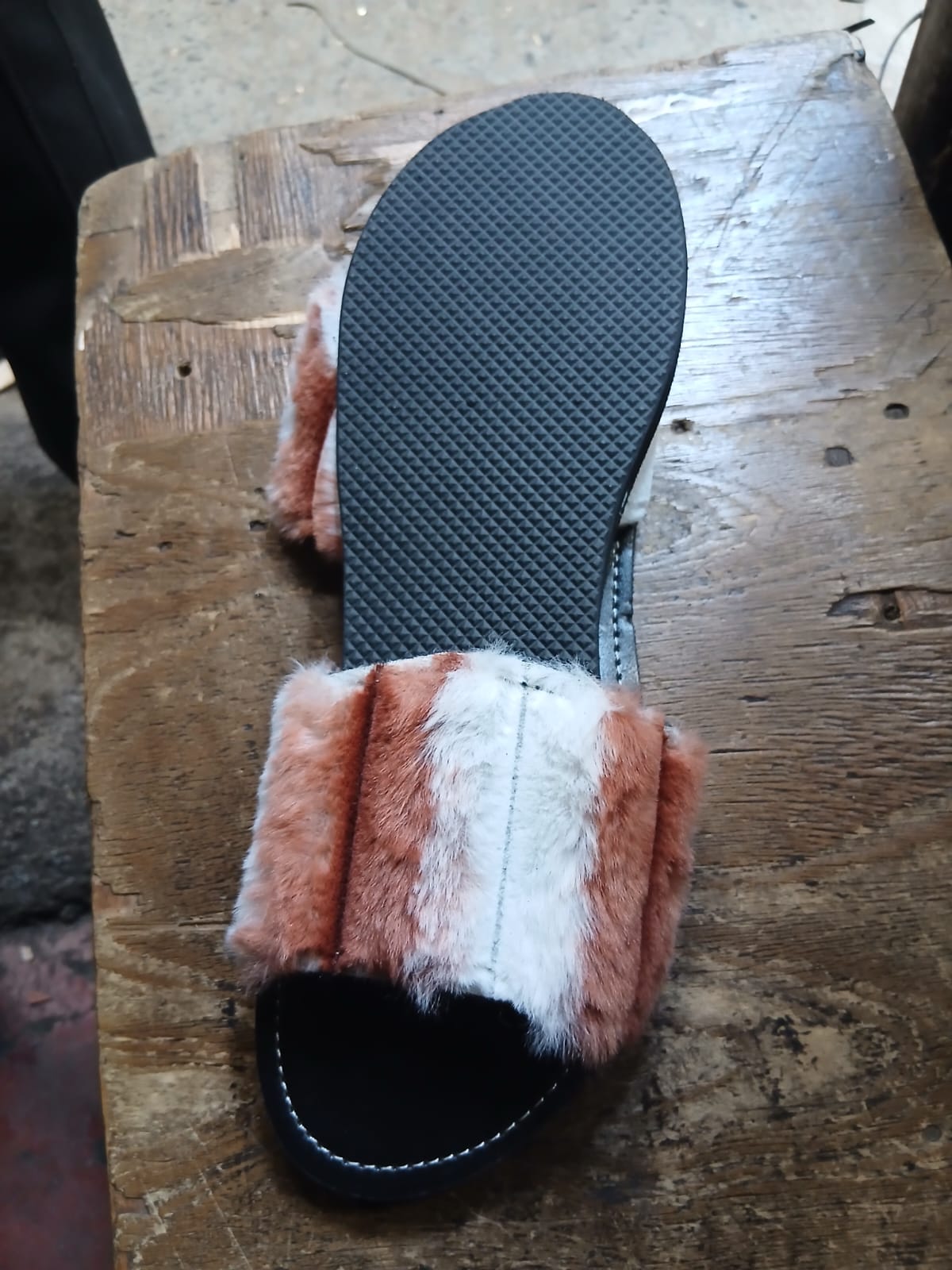 High Quality Women’s Fluffy Fur Slide Sandals – Soft Comfortable Open Toe Flat Slippers, Brown & White