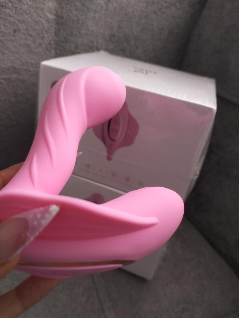 Wearable vibrator dildo
