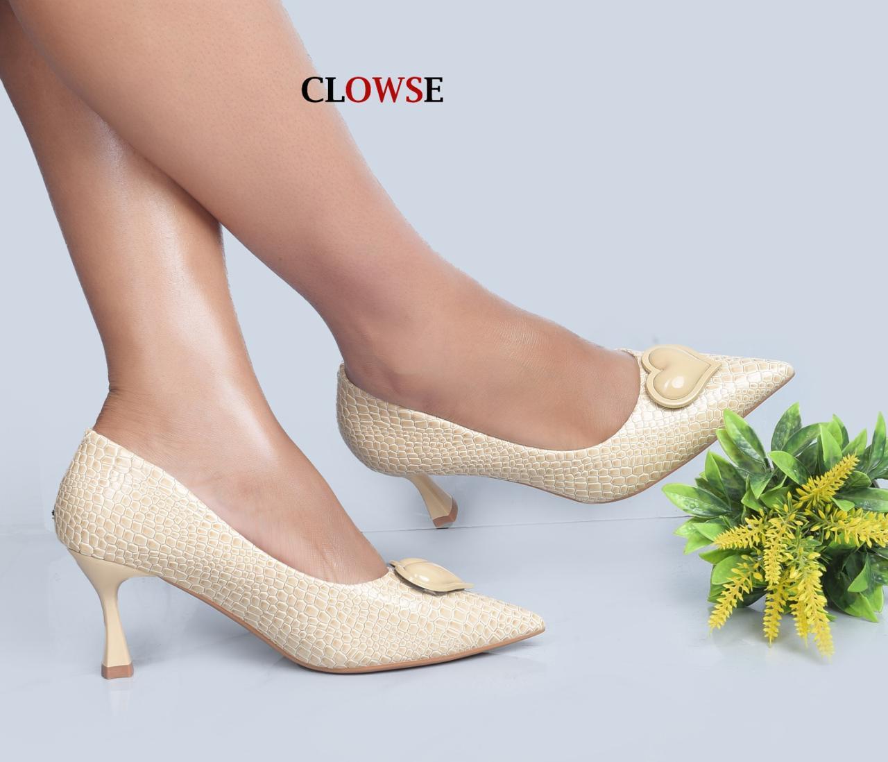 Clowse Ladies Kitten Heels – Elegant Pointed Toe Low Heel Shoes with Textured Finish, Comfortable Slip-On Fashion Pumps for Office, Casual and Formal Wear